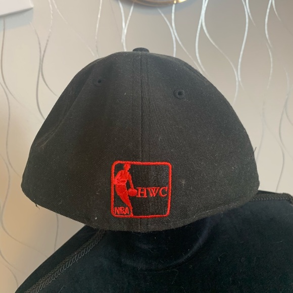 Black and Red Chicago Bulls Hat - Picture 2 of 2